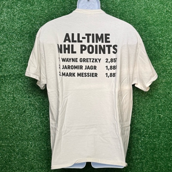 Red and White Short Sleeve Tee with Vintage Graphic jaromir jagr - Picture 3 of 3